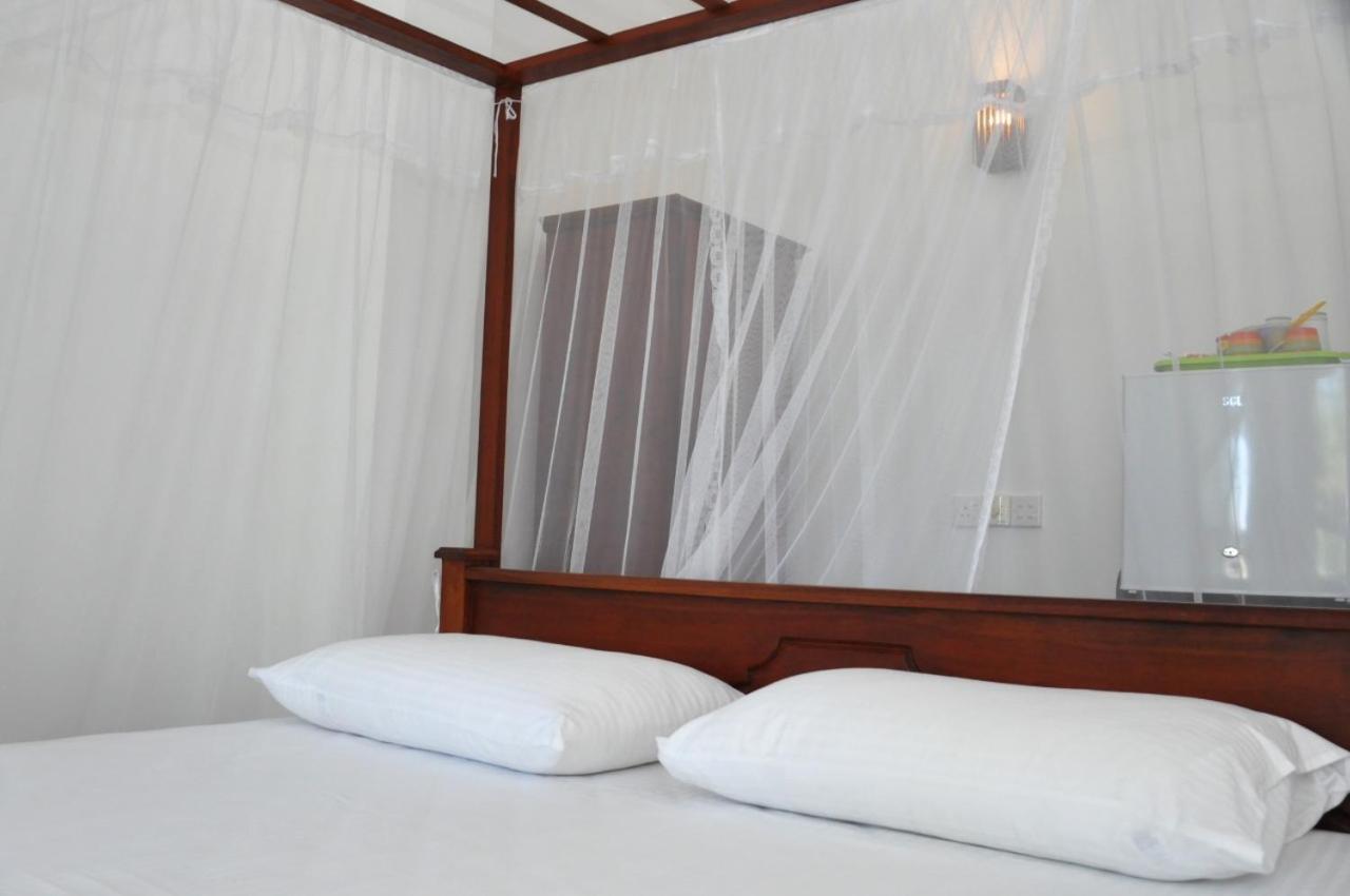 Bed and Breakfast The Ocean Unawatuna Exterior foto