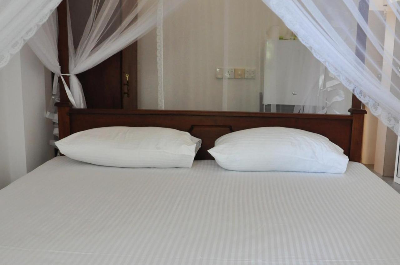 Bed and Breakfast The Ocean Unawatuna Exterior foto