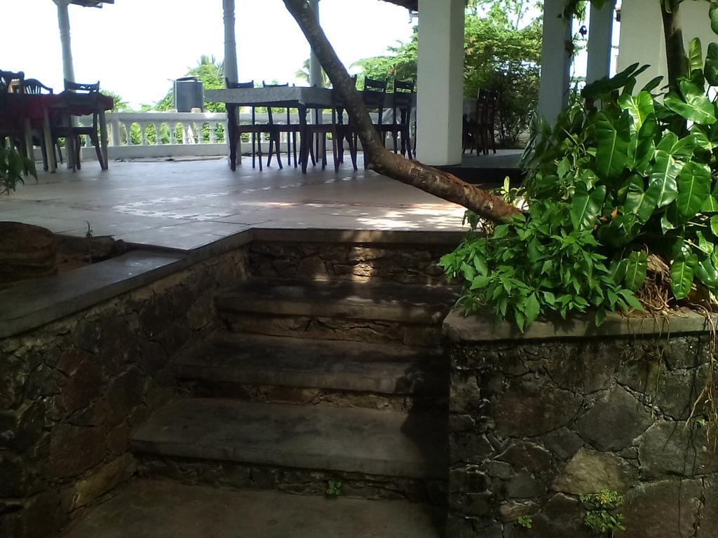 Bed and Breakfast The Ocean Unawatuna Exterior foto